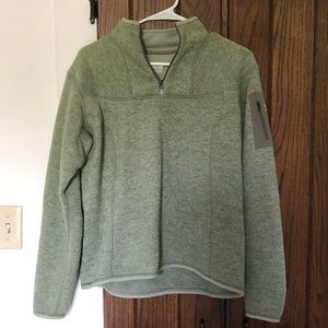 Arc’teryx women’s quarter zip fleece